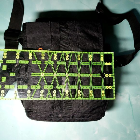 Lowepro LP 140 Adventura Small Camera Bag Black Case With Shoulder Strap - Picture 8 of 9